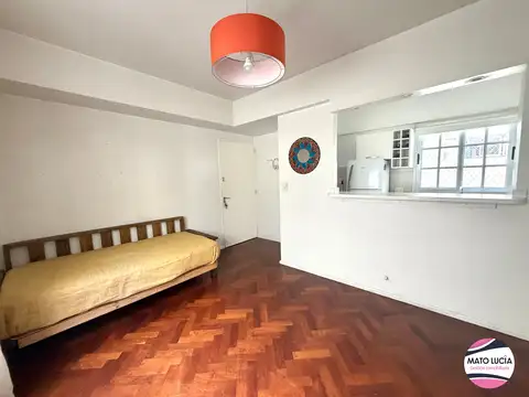 Luminoso 3 ambientes -Tercer piso por escalera - Conectividad 