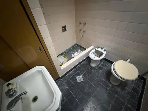 Venta. Casa. 5 ambientes. Felipe Vallese 3900. Floresta.