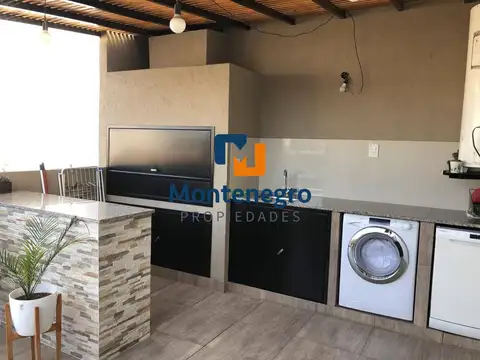 Casa en Venta con 4 cocheras