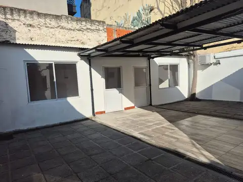 OPORTUNIDAD ALQUILER! Propiedad apta para oficinas / consultorios en Vicente Lopez al 100