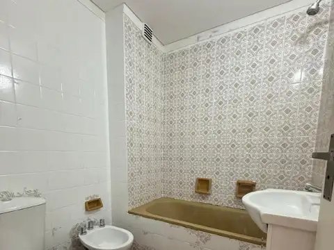 3 Ambientes Grandes ! Super Luminoso con balcon corrido