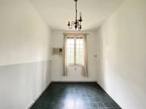 Casa 8 ambientes con 3 baños