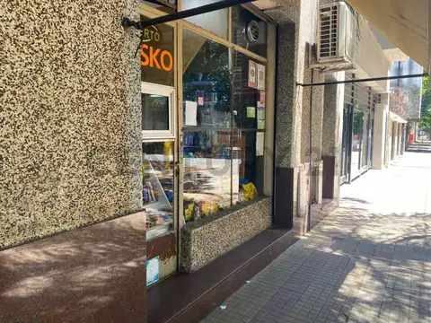 Calle 58 e/ 1 y 2 - Local al frente en el casco de La Plata