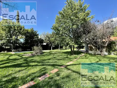 CASA EN ALQUILER CON JARDIN Y PILETA  FISHERTON