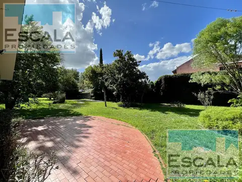 CASA EN ALQUILER CON JARDIN Y PILETA  FISHERTON