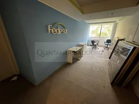Oficina en Alquiler con 2 cocheras