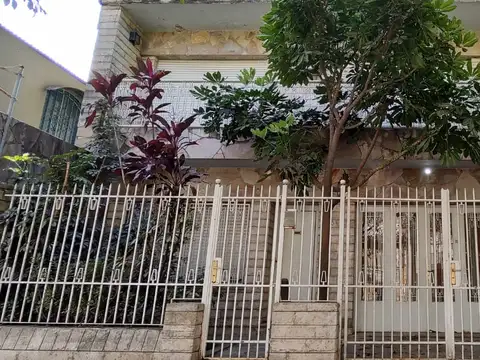 HERMOSA CASA DE DOS PLANTAS