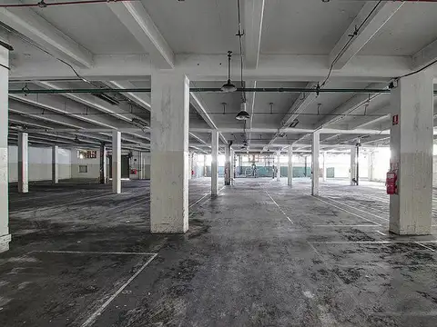 En Pque logist, Deposito de 6500 m2 en planta, excelente estado, dividido en 4 naves interconectadas
