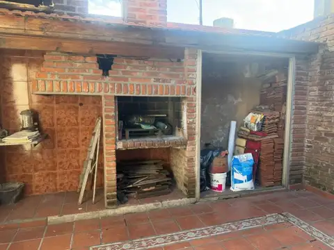 Casa 6 ambientes con 2 baños
