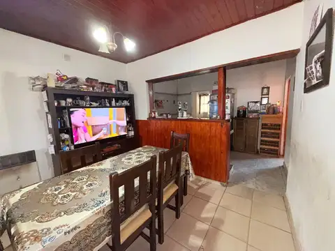 Casa 4 ambientes con 2 baños