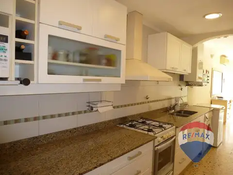 Casa en Venta con 3 cocheras