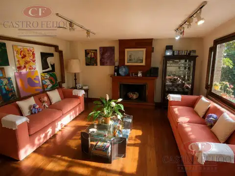 Casa en Venta con 3 cocheras