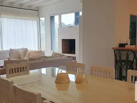 Casa en venta - 3 Dormitorios 2 Baños - Deportivo I