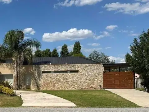 Casa en alquiler anual en Comarcas de Lujan Barrio Santa Irene, Lujan