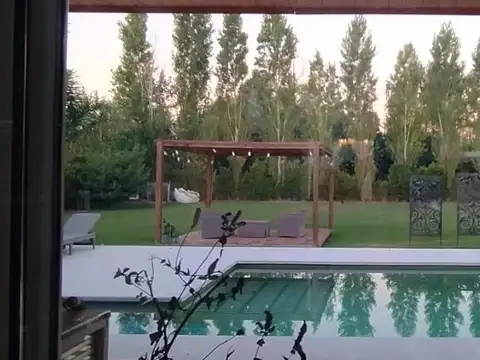 Casa en Alquiler de 4 dormitorios