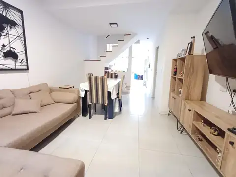 Depto Tipo Casa en Venta de 3 ambientes