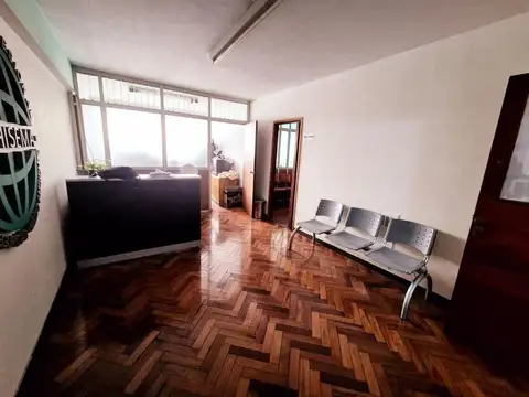 Avenida Valentín Alsina 1500, Piso 1