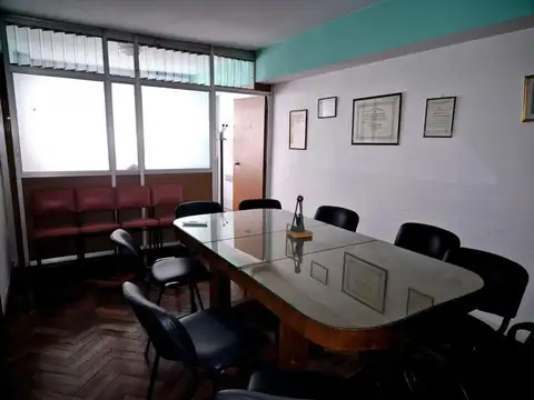 Oficina 4 ambientes con 1 baño