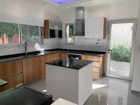 Casa  en Venta en Las Orquídeas, Pilar, G.B.A. Zona Norte