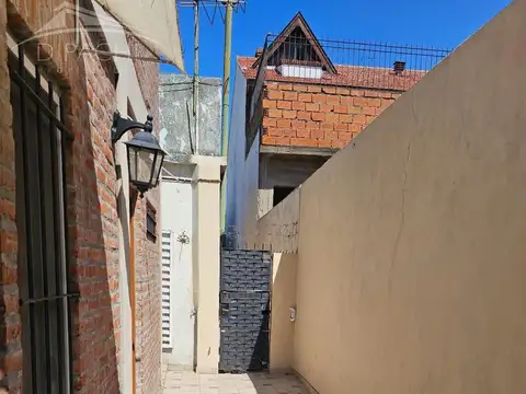 Almirante Cordero  al 4100