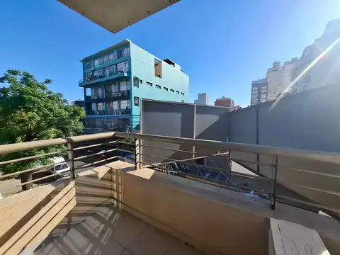 Hermoso Monoambiente dividido con Balcón al Frente