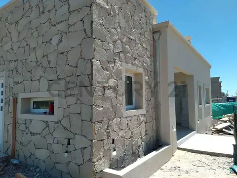 CASA CON PILETA EN SANTA SOFIA
