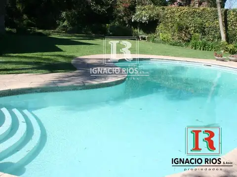 Casa en Venta con 3 cocheras