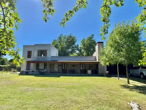 VENTA CASA 6 AMB MERCEDES PCIA BSAS