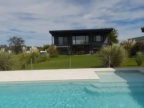 Casa de 4 ambientes en Alquiler Anual en Medal Country Club, Pilar. GBA Norte