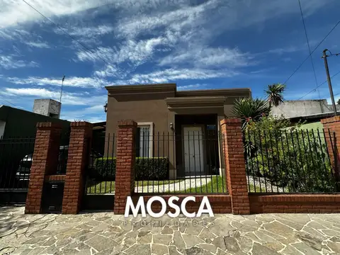 Casa Moderna en venta Moreno centro pileta
