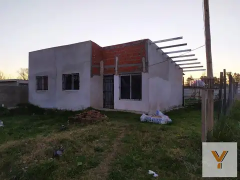 Casa a terminar en venta - 2 dormitorios 1 baño - patio - 390mts2 - Carlos Spegazzini
