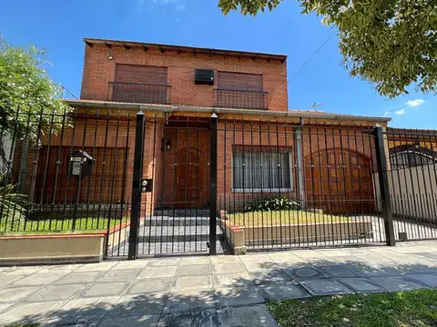 Excelente Chalet 5 ambientes Ituzaingó Norte