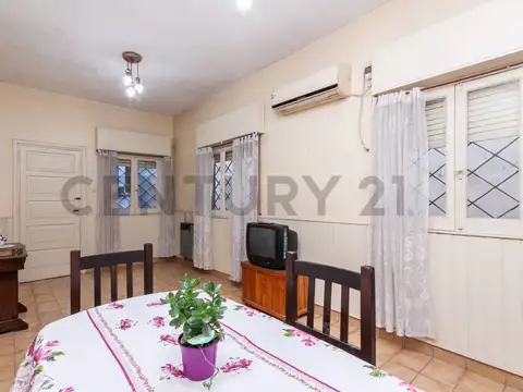 Madariaga 1200, Piso 0