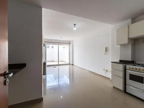 EN VENTA - DEPARTAMENTO UN DORMITORIO CON PATIO - LOURDES, ROSARIO