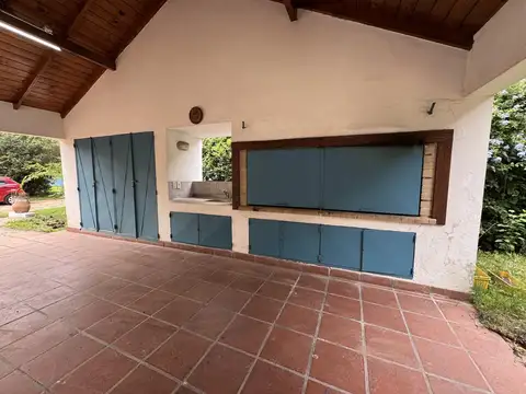 Casa 5 ambientes con 2 baños