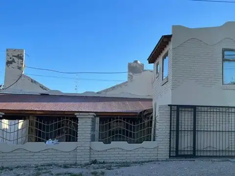 Venta oportunidad casa ph + dpto en las grutas