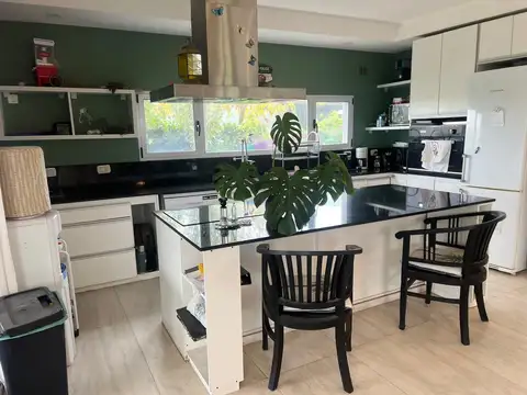 Casa en Alquiler en El Canton, USD 2.100