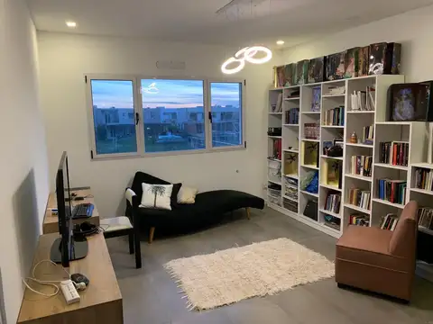 Casa en Alquiler con 1 cochera