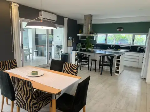 Casa 4 ambientes con 4 baños