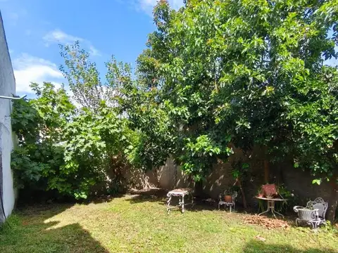 Se ALQUILA PH de 3 ambientes con gran parque