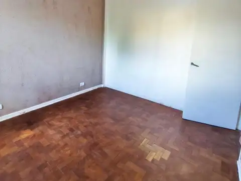 Se ALQUILA PH de 3 ambientes con gran parque