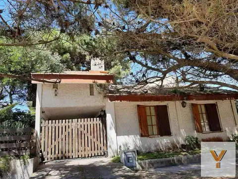 Casa en venta - 4 Dormitorios 2 Baños - 202.5Mts2 - Las Toninas