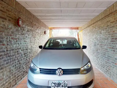 Casa  2 dormitorios parque pileta - City Bell entre caminos