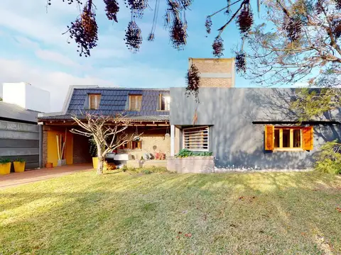 Casa 5 ambientes con 2 baños