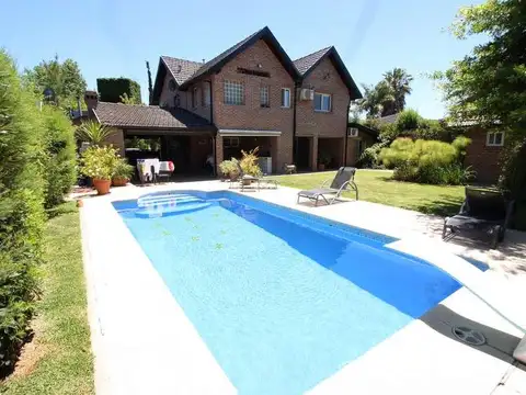 Casa de 4 ambientes en venta en Campos de Echeverría, Canning-Esteban Echeverría.