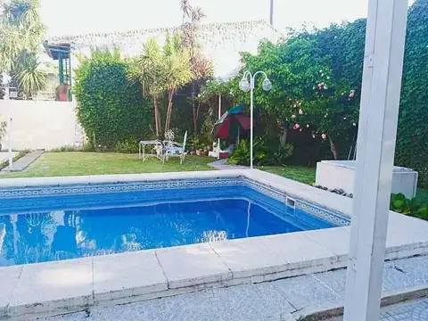 Casa  en Venta ubicado en Quilmes Oeste, Quilmes, G.B.A. Zona Sur - SVN0956_LP584747_1