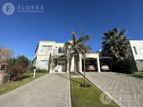 Flores Prop. Vende Casa en Ayres Plaza, Pilar