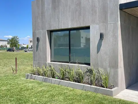 Casa en venta - 3 Dormitorios 4 Baños - Cochera - 220Mts2 - El Naudir