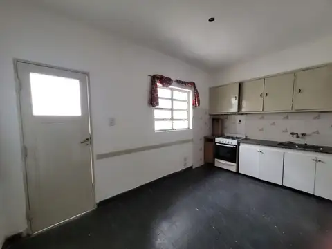 Casa 4 ambientes con 1 baño