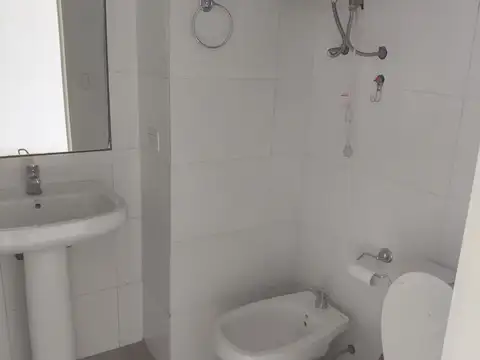 oportunidad en flores - monoambiente al frente 34metros- con balcon y muy luminoso -  excelente ubicación